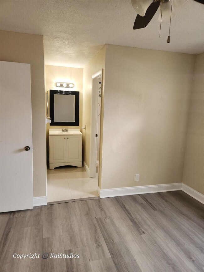 Building Photo - 10293 NW 33rd St