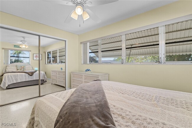 Building Photo - 2823 SE 18th Ave