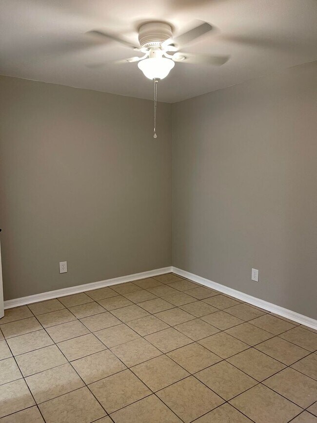 Building Photo - North Brandon Home with NO HOA and NO CARPET