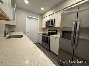 Building Photo - 2826 E Capri Cir