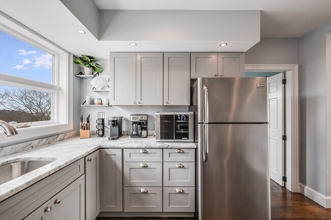 Building Photo - 17 Silva Ct