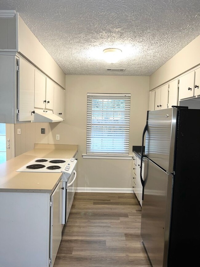 Building Photo - Wilmington Island- 3 Bedroom Home