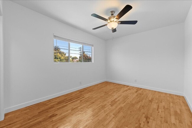 Building Photo - 2464 Penmar Ave