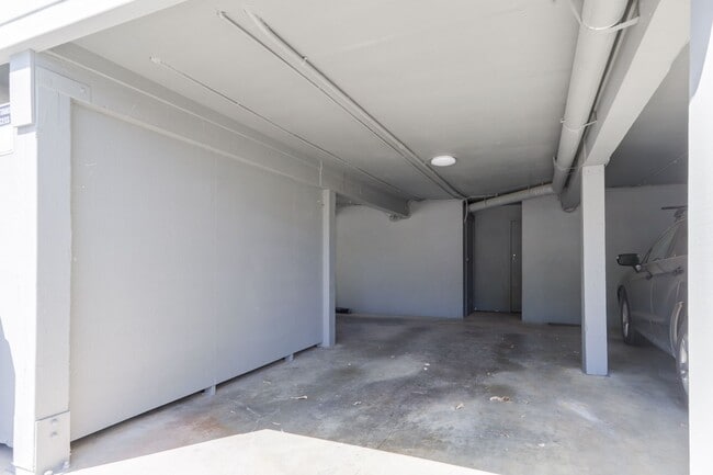 Building Photo - 1BR/1BA Pet-Friendly Top-Floor Condo with Bonus Room & Resort-Style Amenities | San Mateo | YouTu...