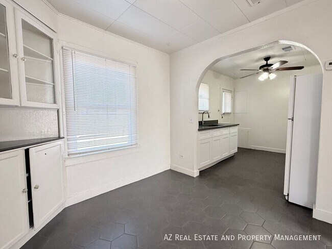 Building Photo - 3809 N 9th Pl