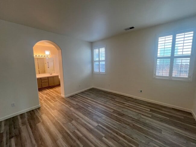 Building Photo - Stunning Views - Three Bedroom in Heron...