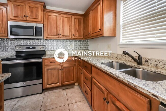 Building Photo - 4 Bedroom Pet-Friendly Home in Raymore, MO...
