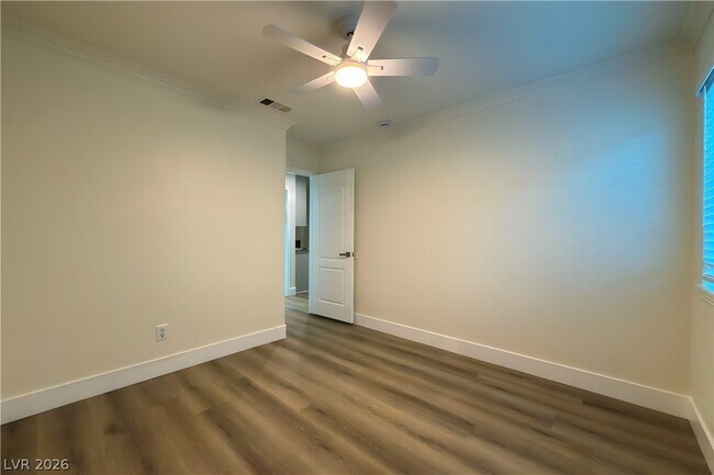 Building Photo - 443 Compo Ave