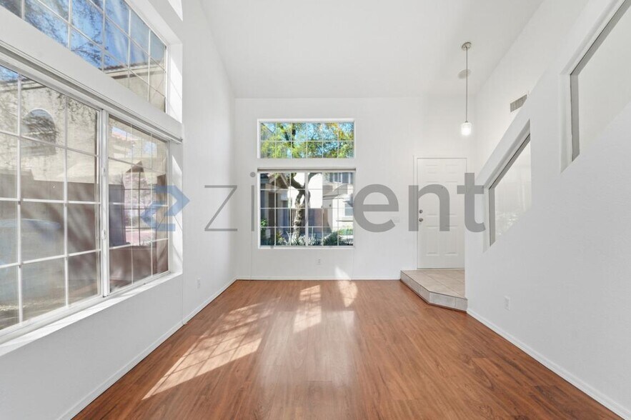 Building Photo - 17606 N 17th Pl