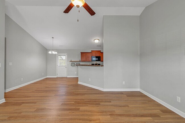 Building Photo - 303 Sinclair Ln