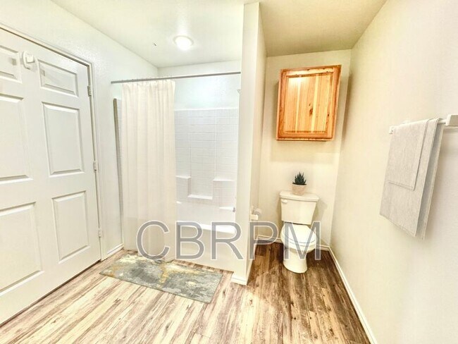 Building Photo - 2117 E Broadway