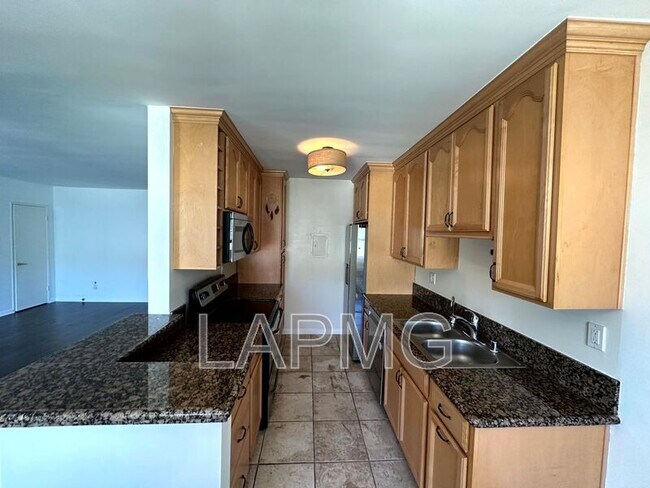 Building Photo - 5328 Newcastle Ave