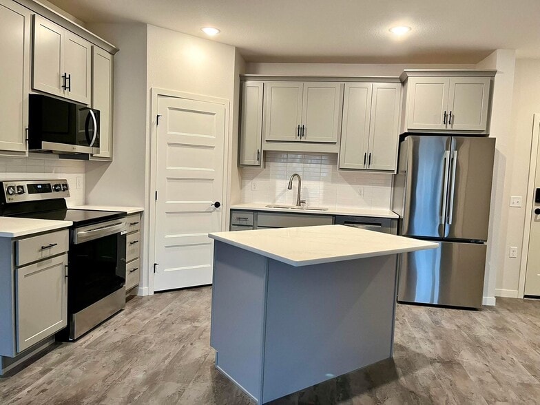 Building Photo - Skyline On Sunwood