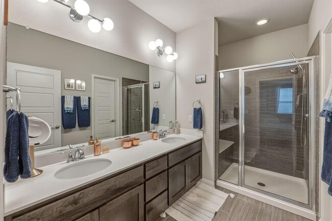 Building Photo - 6814 E Riverside Dr