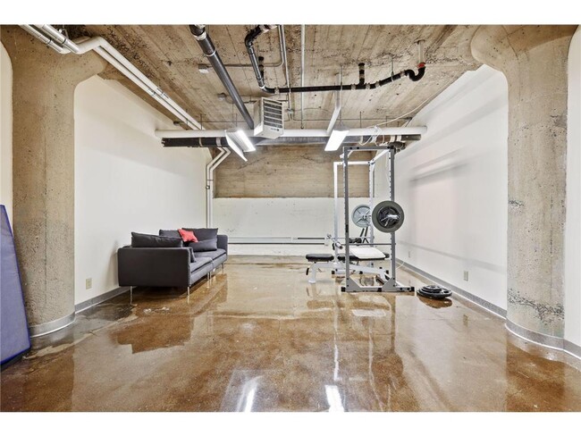 Building Photo - 521 S 7th St
