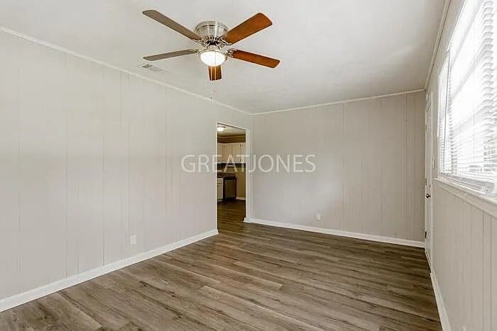 Building Photo - 928 Perry Dr
