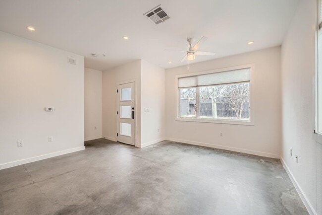 Building Photo - 1931 E 38th 1/2 St