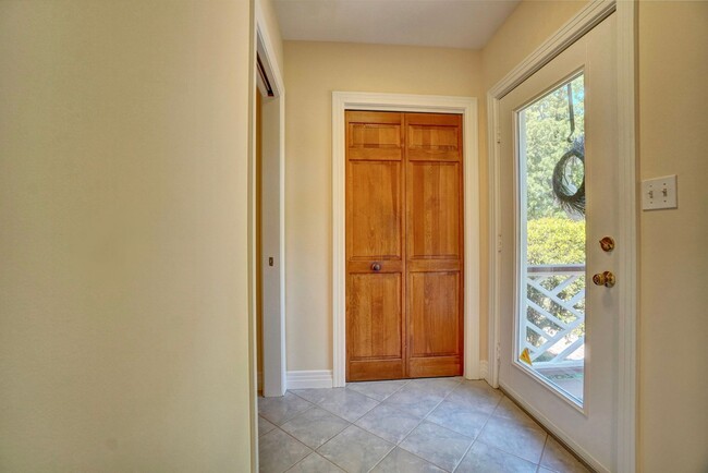 Building Photo - Waterfront Home on 1 Acre Treed Lot, 4/2 +...