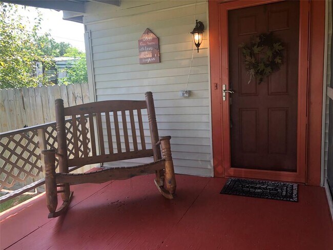 Building Photo - 338 Tennyson St