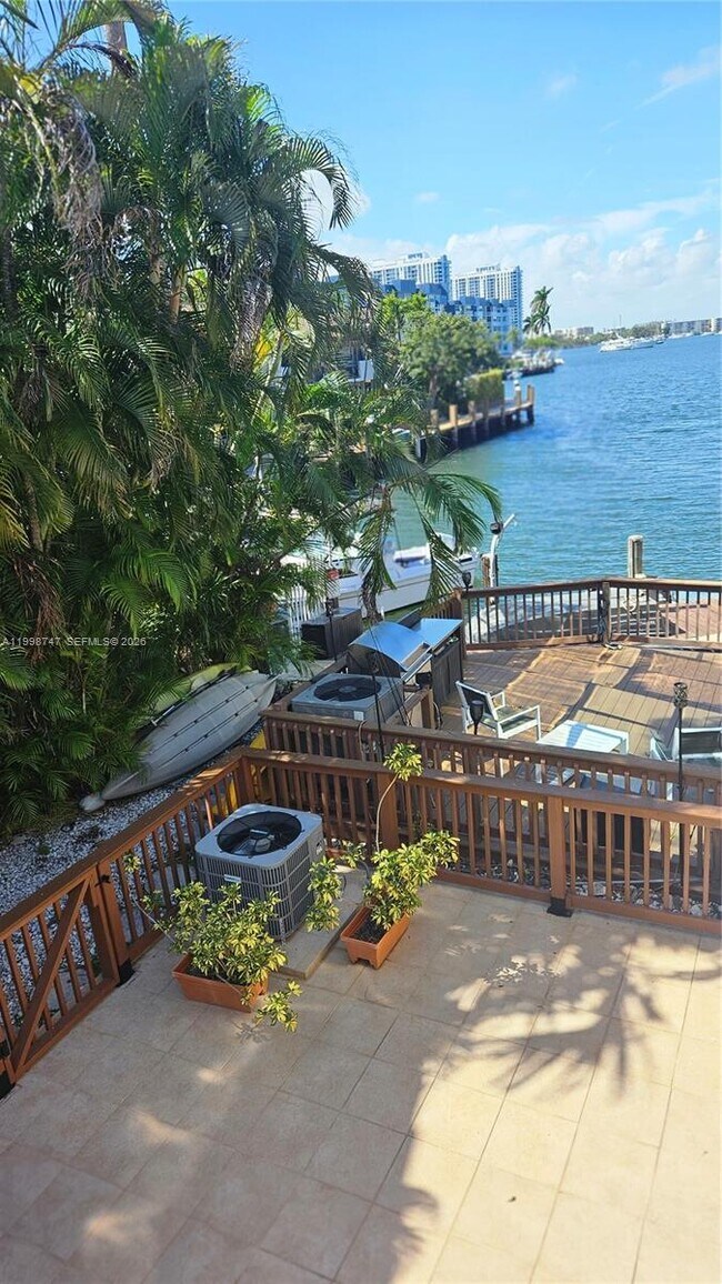 Building Photo - 16446 NE 27th Pl