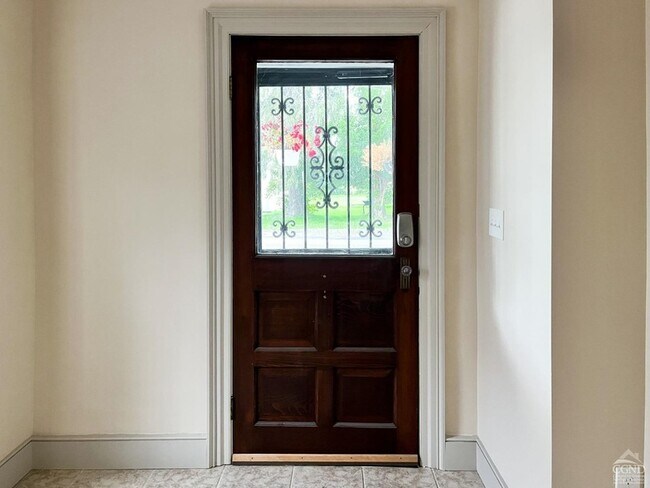 Building Photo - 122 2nd St