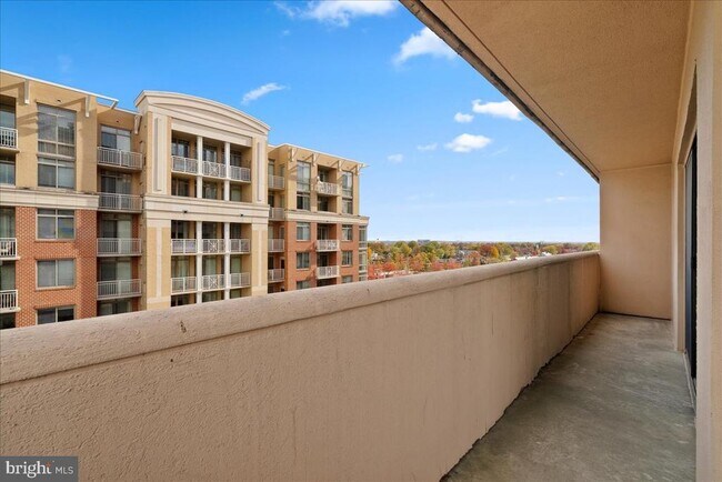 Building Photo - 1301 N Courthouse Rd