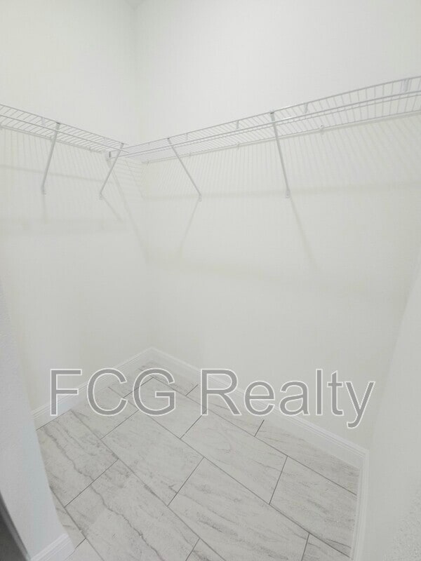 Building Photo - 7968 N Hillview Cir