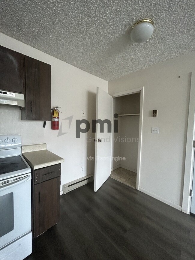 Building Photo - 24 W Buchanan Ave