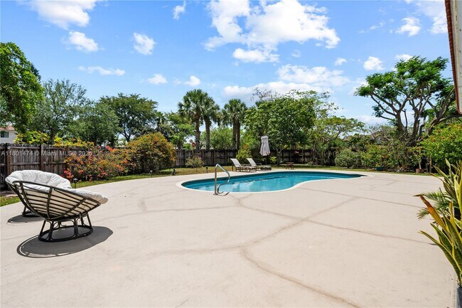 Building Photo - 4671 SW 155th Pl
