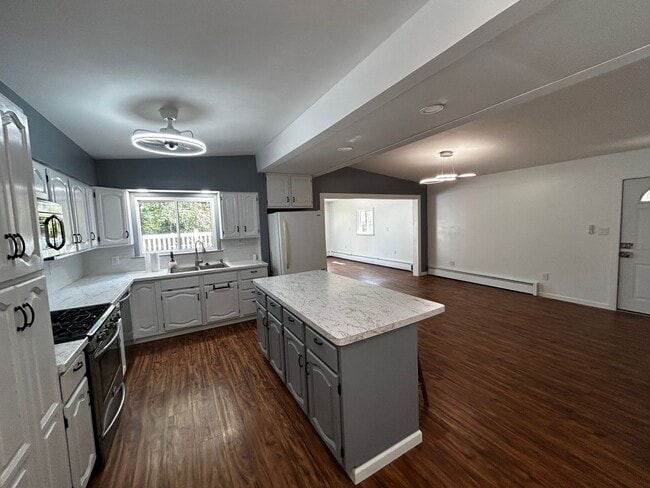 Building Photo - Dexter House for Rent - Walking Distance t...