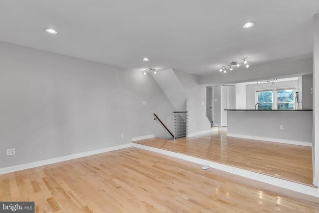 Building Photo - 6146 Brook Dr