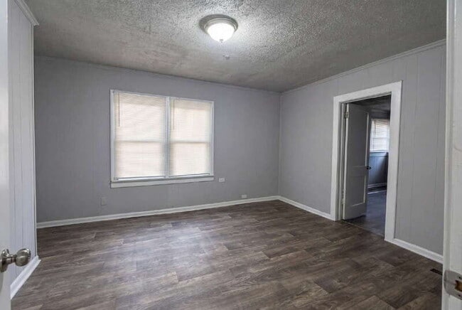 Building Photo - 118 Cherry St