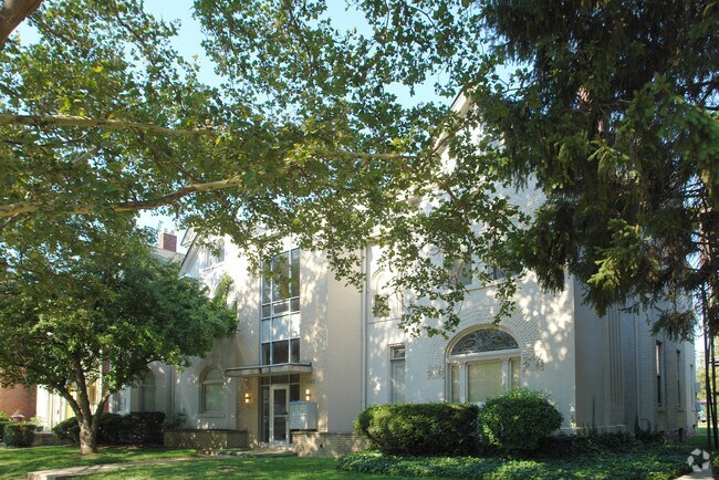 Building Photo - 1445 Neil Ave