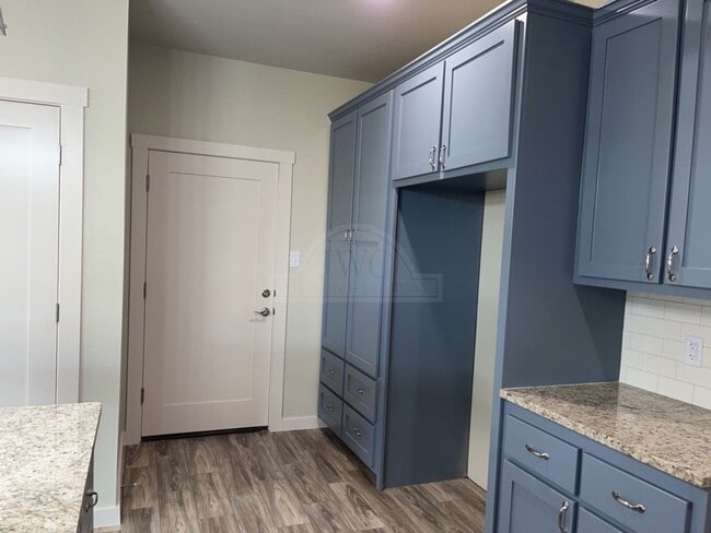 Building Photo - 5005 White Rose Dr