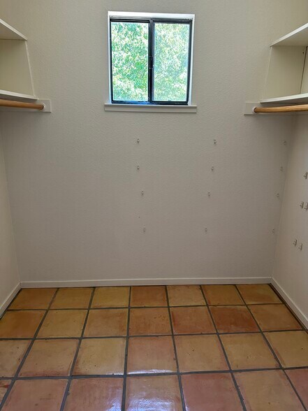 Building Photo - 909 Alvarado Ave