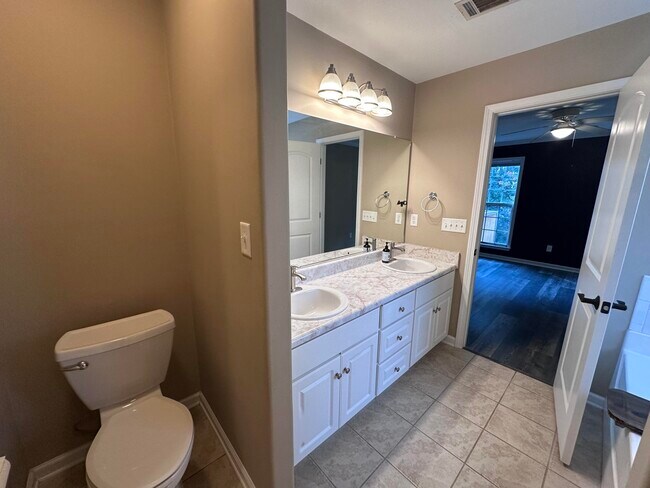 Building Photo - 2009 Dundee Way