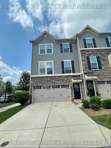 Building Photo - Three story town home with 2 car garage