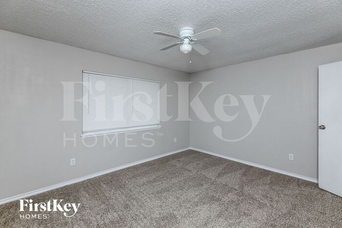 Building Photo - 3630 Williamsburg Dr