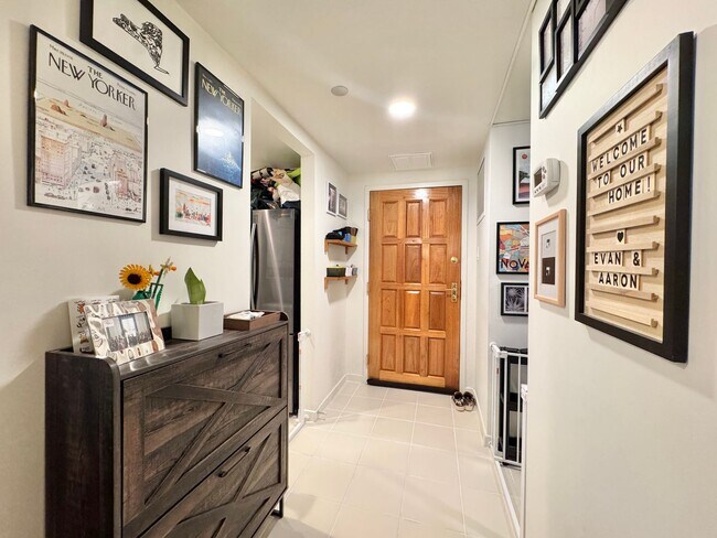 Building Photo - ARLINGTON CONDO - Sleek Sophistication Mee...