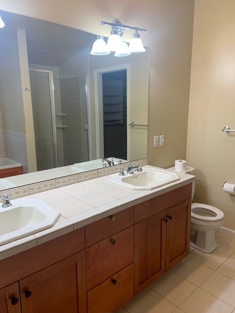 Double vanity, Master Bath - 7117 Beach Dr SW
