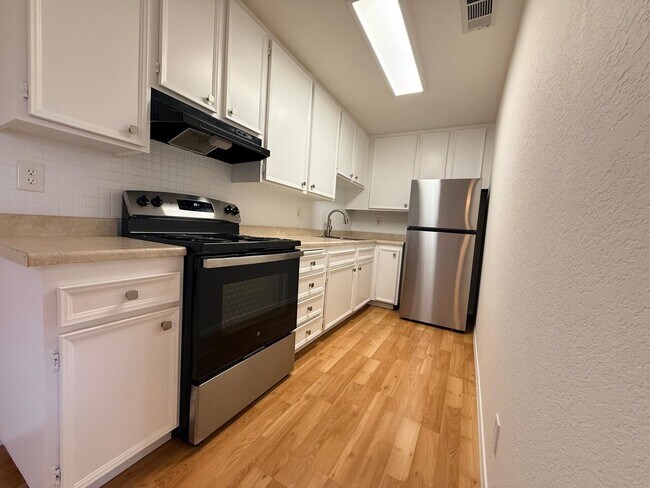 Building Photo - 675 Los Felices Cir W