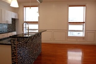 Building Photo - 140 S 11th St