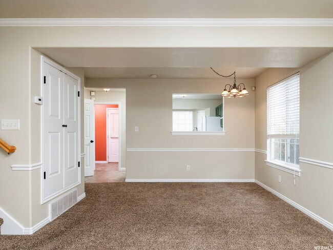 Building Photo - 313 E 900 S