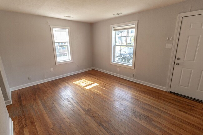 Building Photo - 306 W Worley St