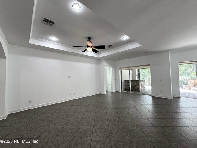 Building Photo - 559 Majestic Eagle Dr