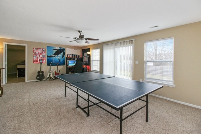 Building Photo - Spacious two-story home in a convenient location