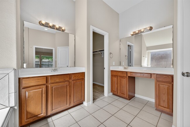 Building Photo - 11250 Muleshoe Ct