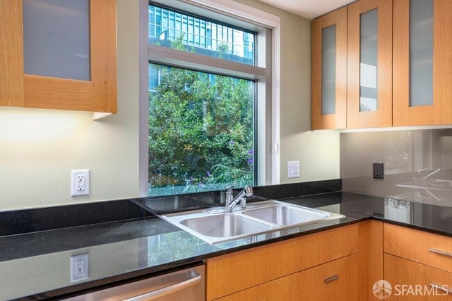 Building Photo - 355 1st St