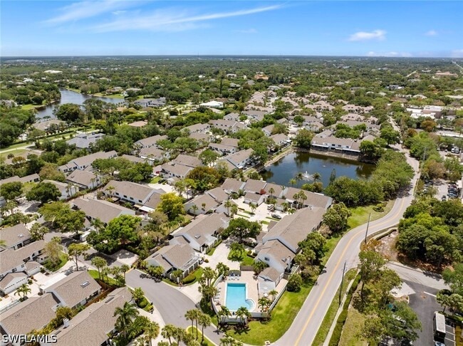 Building Photo - 879 Meadowland Dr