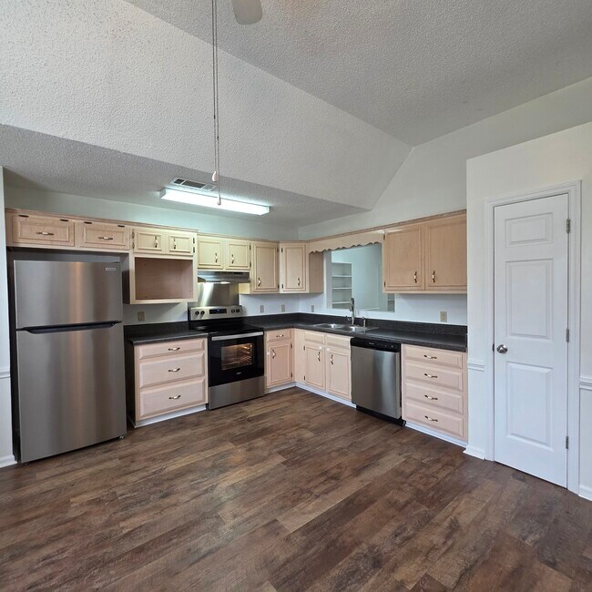 Building Photo - 130 Paloma Dr